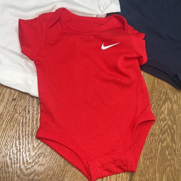 New Nike Baby Onesies Sz 3M - Picture 3 of 4